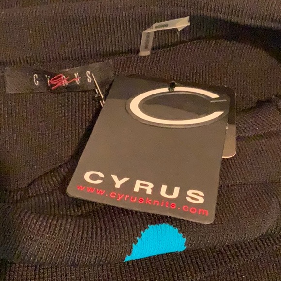 NEW!!! Off the Shoulder Polka Dotted Sweater with 3/4 Sleeves - Picture 2 of 4